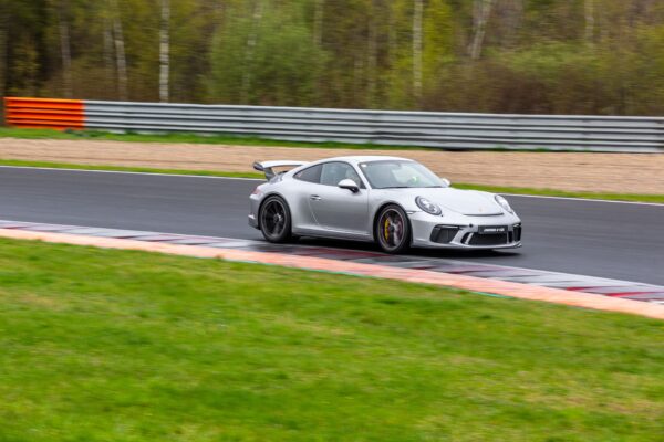 Porsche 911 GT3 - Image 2