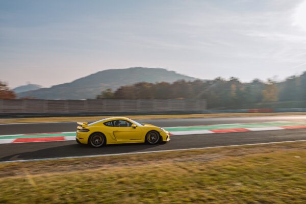 PORSCHE 718 GT4 - Image 2