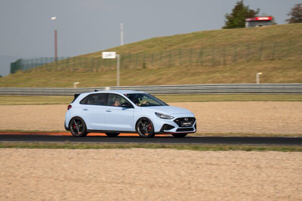 HYUNDAI i30N (AT) - Image 5