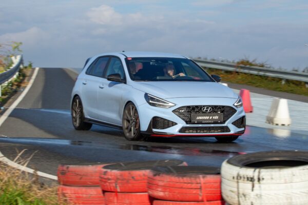HYUNDAI i30N (AT)