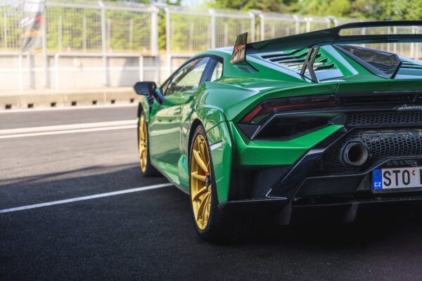 Lamborghini Huracán STO (AT) - Image 3