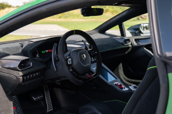 Lamborghini Huracán STO (AT) - Image 6
