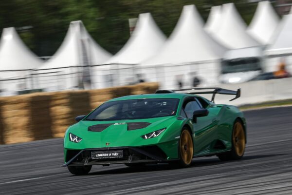 Lamborghini Huracán STO (AT) - Image 8