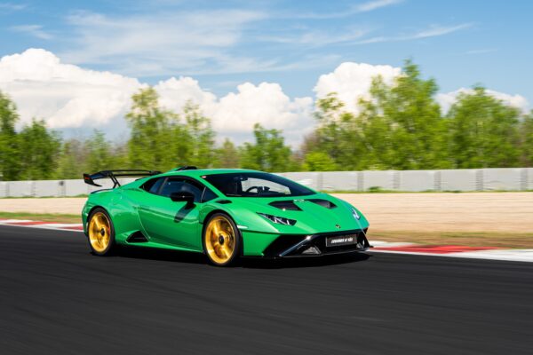 Lamborghini Huracán STO (AT)